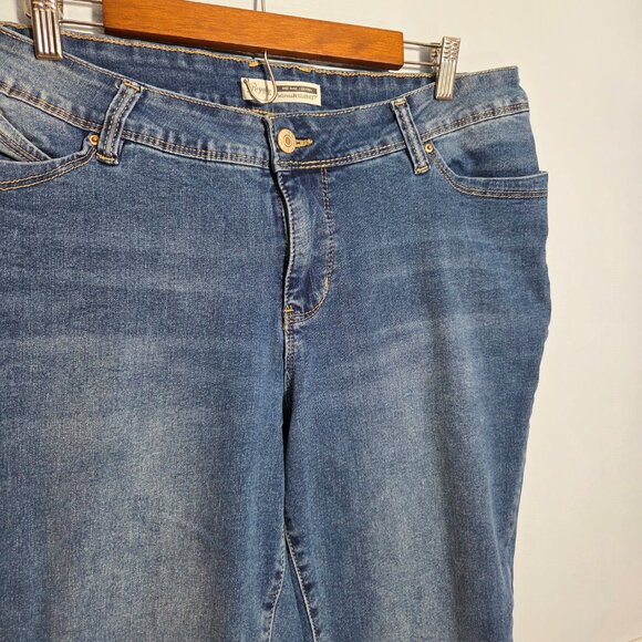 Royalty For Me 18W Medium Wash Blue WannaBettaButt Mid Rise Skinny Jeans - Picture 5 of 13